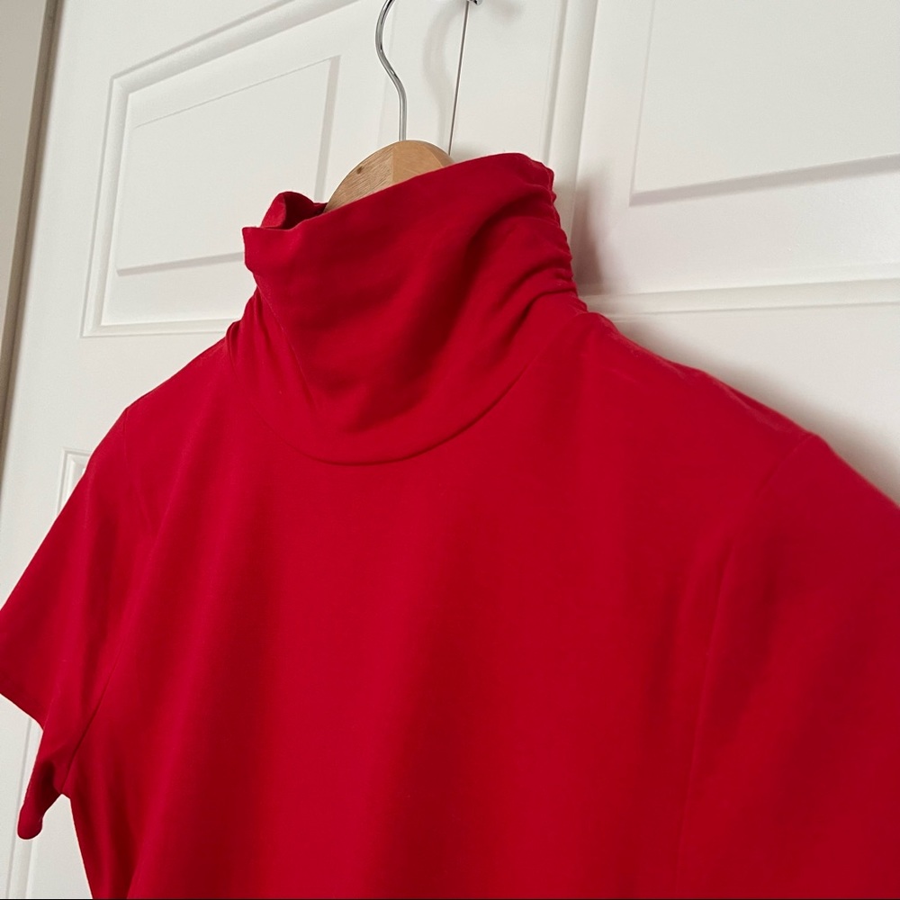 Kenneth Cole Reaction Small Women Blouse with Ruched Pattern Neck and Side.